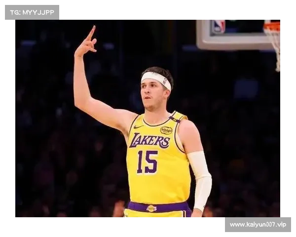 里夫斯爆发带领湖人打出12比2攻击波 距离领先仅差两分 里夫斯爆发带领湖人打出12比2攻击波 距离领先仅差两分