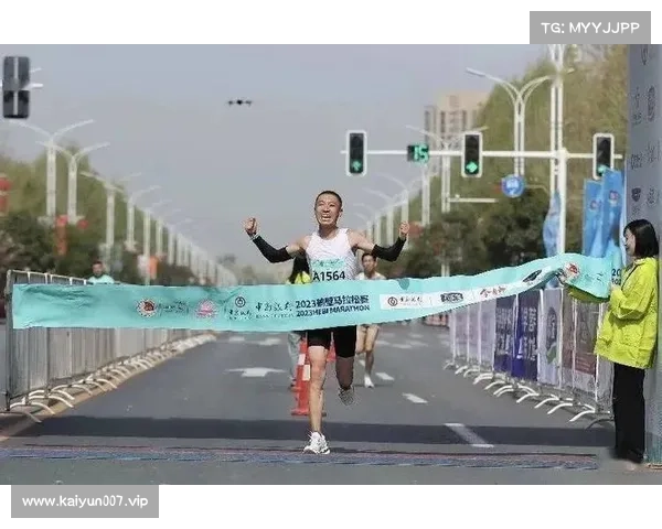 河北跑者房博石家庄马拉松赛跑出个人PB我爱河北感恩石家庄的热情支持