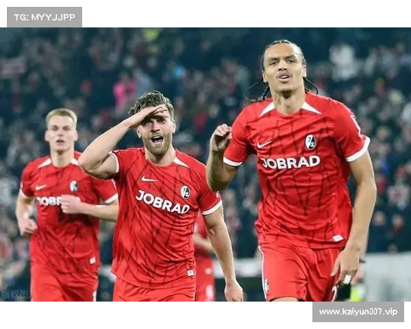 拜仁遭遇意外失利 库里赛后愤怒摔毛巾情绪失控 拜仁遭遇意外失利 库里赛后愤怒摔毛巾情绪失控